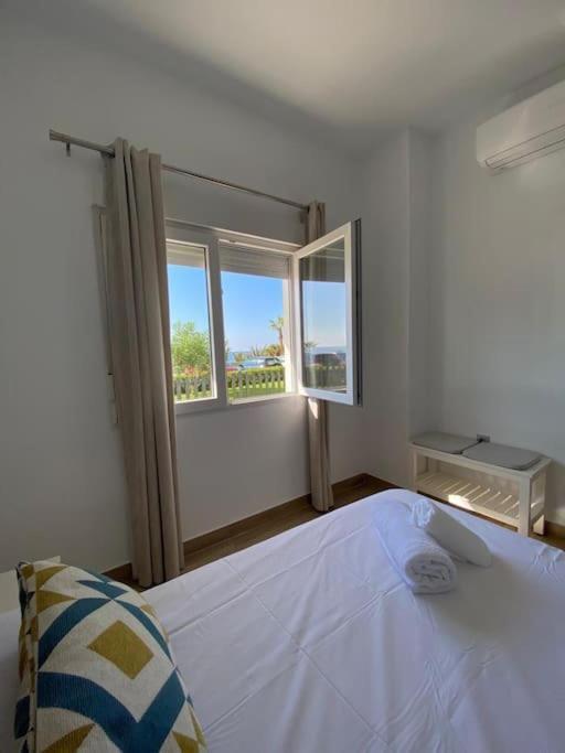 Sea Escape 2 *